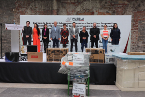 Entrega gobierno estatal equipamiento para artistas y profesionistas